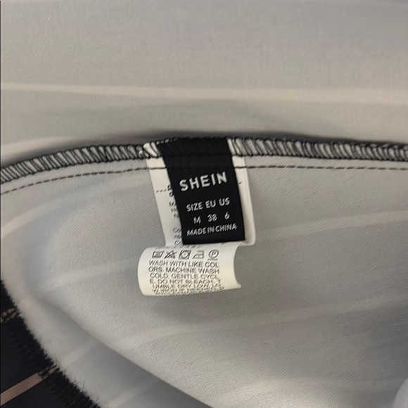 SHEIN Black and White Pinstriped Blazer - Picture 4 of 9